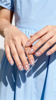 Clear Gloss with Minimalist Art Clear Gloss with Minimalist Art