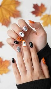 quick halloween nail art